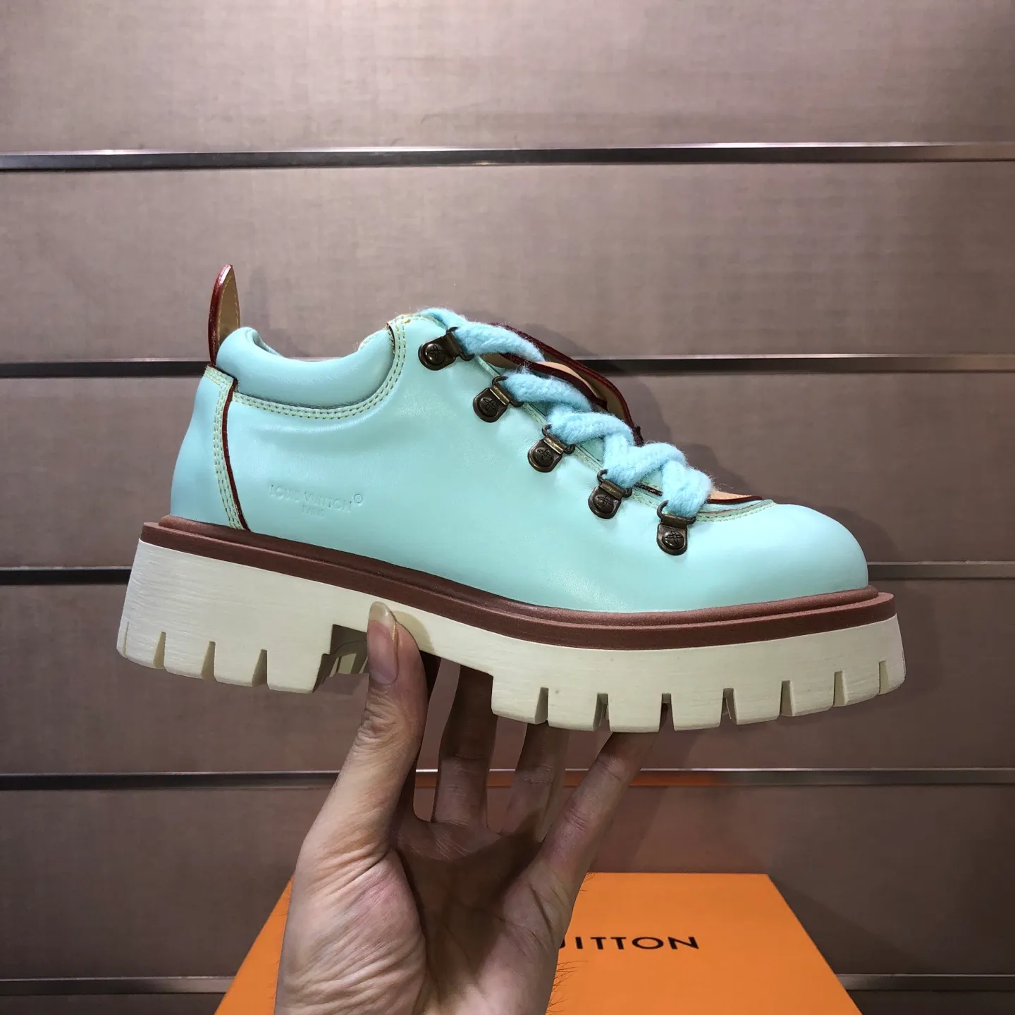 Men's shoes 💰660💰 LV Louis Vuitton 2025 autumn and winter new couple's new style, the original version is developed one to one, retro fashion, handsome and cool mountaineering derby shoes are out of stock 👍 💎 Material: imported first-layer cowhide 💎 Lining: imported lambskin 💎 Outsole: original molded TR non-slip sole 💎 Bottom height: 3.5cm 💎 Shoe size: 35-45 for both men and women